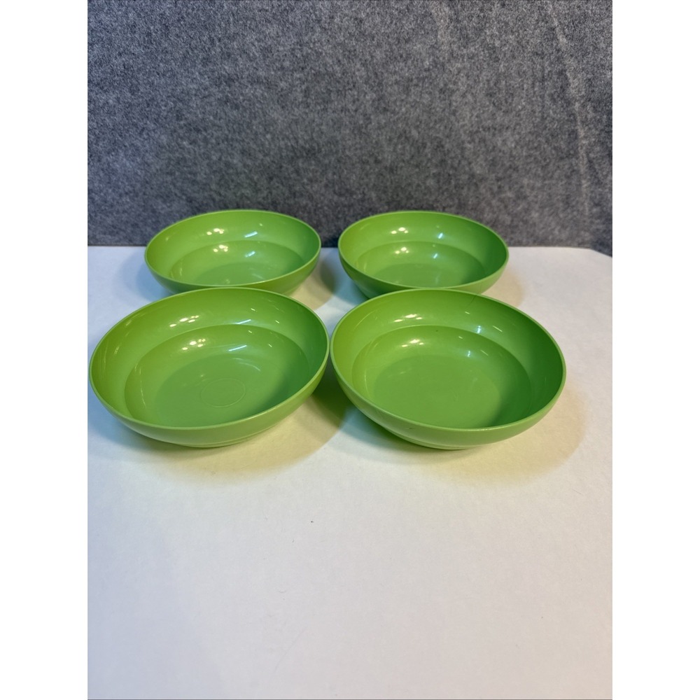 Tupperware Apple/Lime Green Plastic Cereal Bowls Set of 4 Vintage